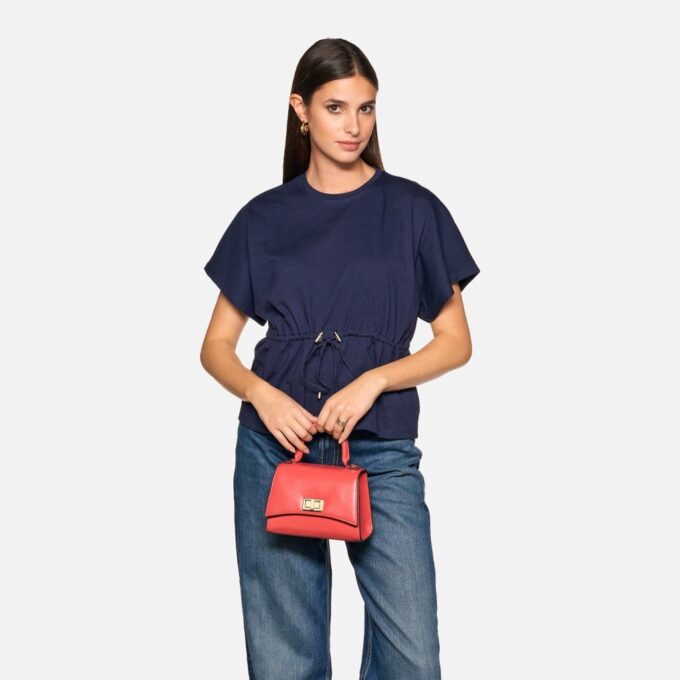 Ciclaminia Woman